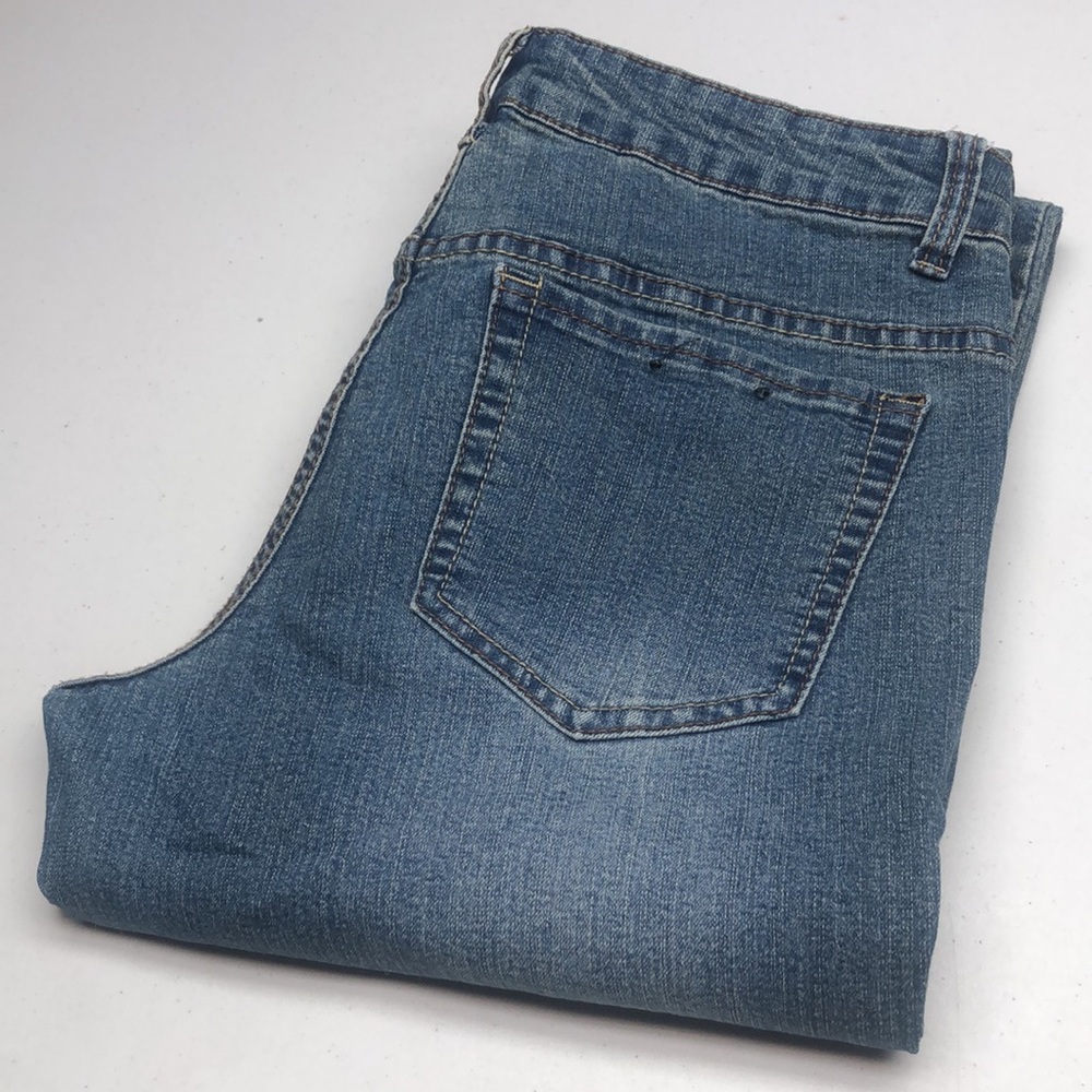LIKE NEW BERLIN HIGH-RISE STRAIGHT JEANS 13/31x34 😎